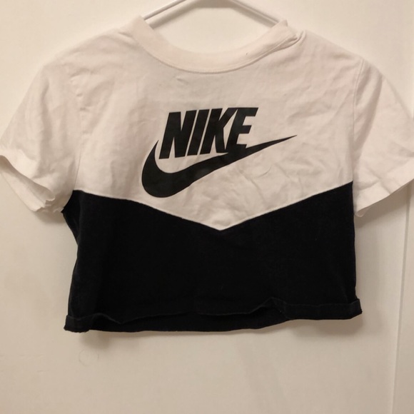 Nike cropped shirt - Picture 1 of 1